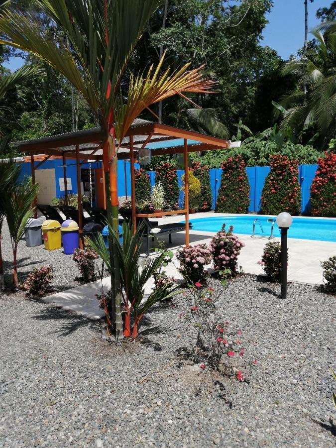 Puerto Vargas Lodge Cahuita Buitenkant foto