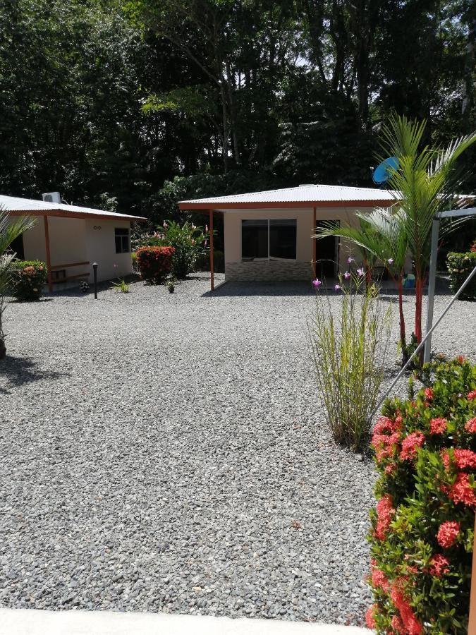 Puerto Vargas Lodge Cahuita Buitenkant foto
