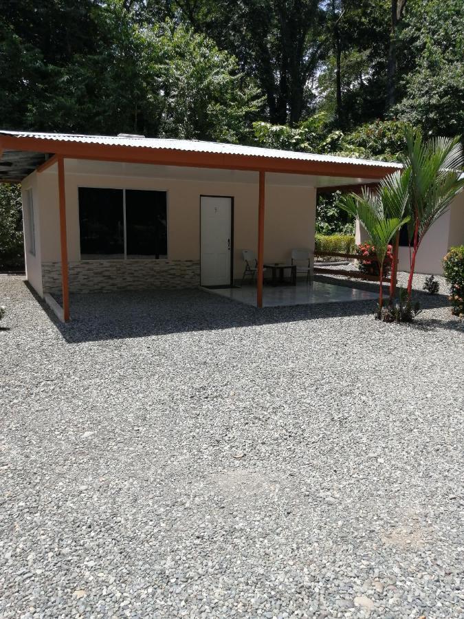 Puerto Vargas Lodge Cahuita Buitenkant foto