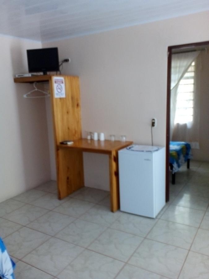Puerto Vargas Lodge Cahuita Buitenkant foto
