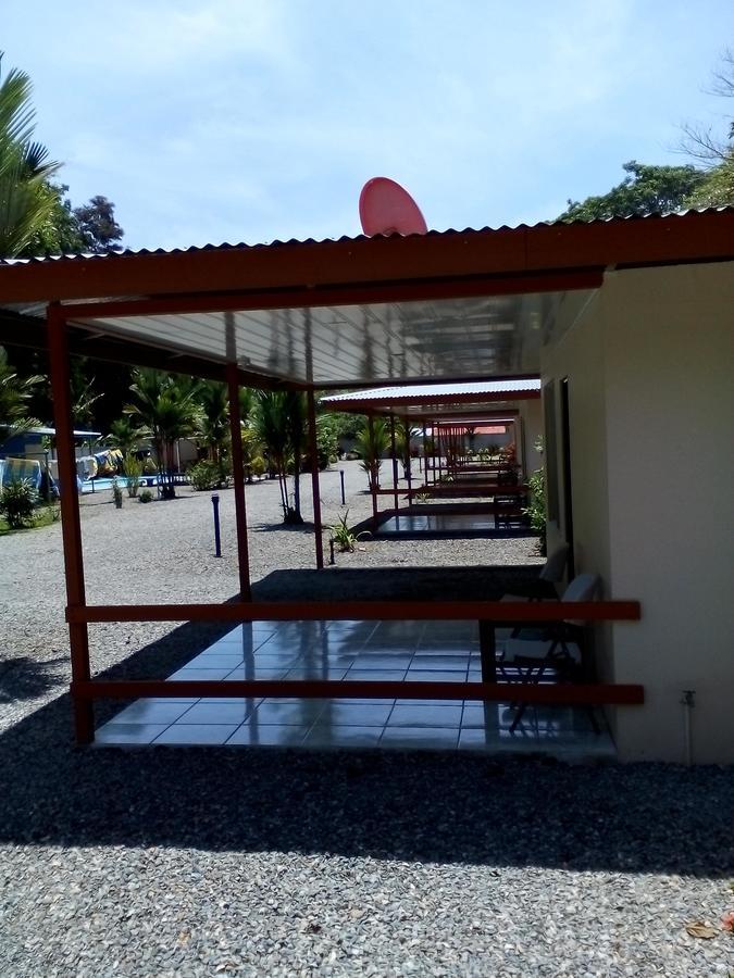 Puerto Vargas Lodge Cahuita Buitenkant foto