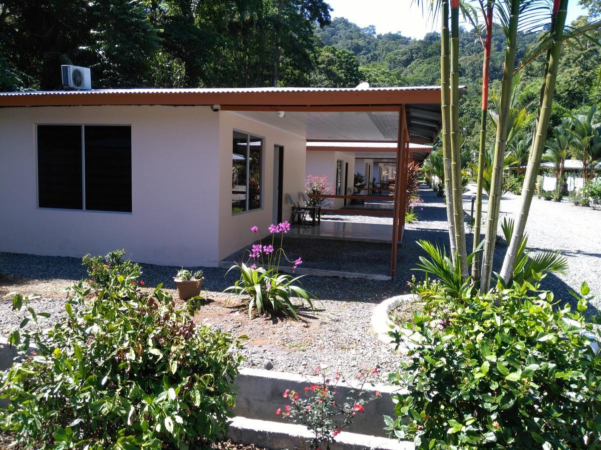 Puerto Vargas Lodge Cahuita Buitenkant foto