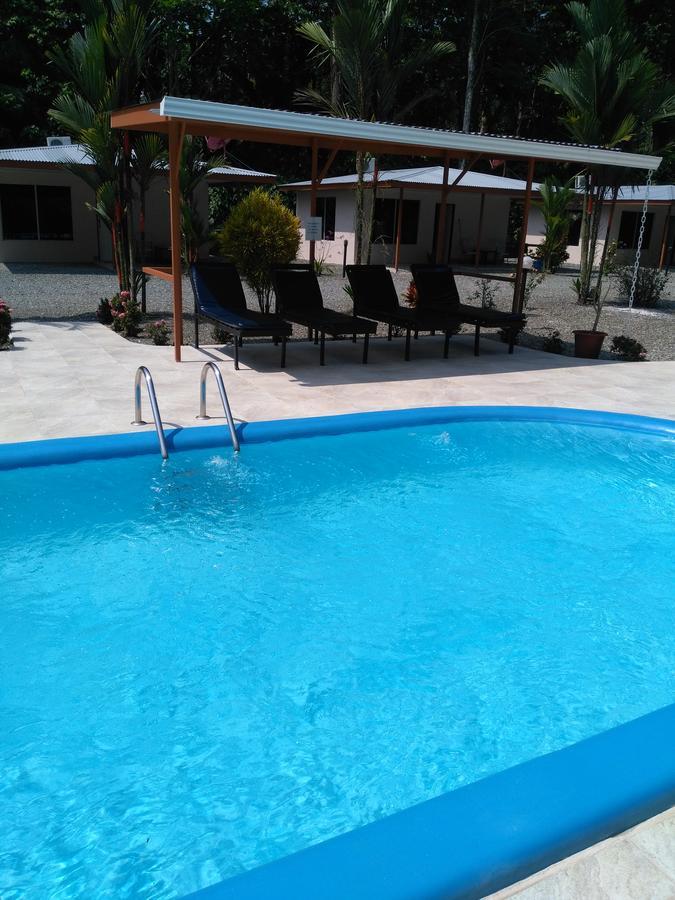 Puerto Vargas Lodge Cahuita Buitenkant foto